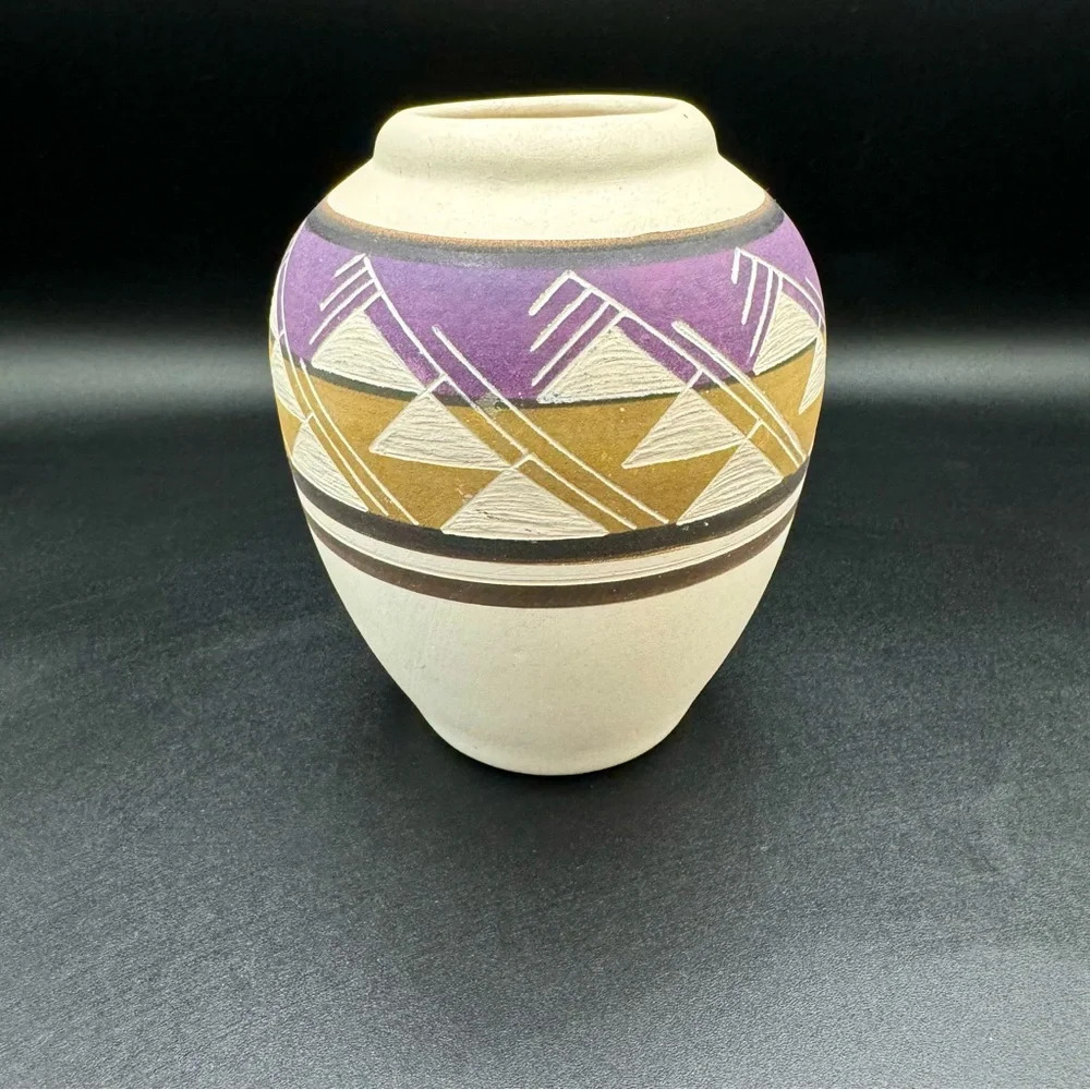 Sioux Handcrafted Pottery Vase Signed Native American Art SPRCSD